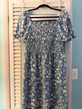 Loft Outlet Floral Smocked Square-Neck women’s Dress in GrayLight Blue and White